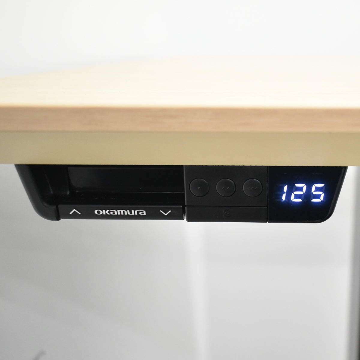 【中古】オカムラ　スイフト　電動昇降デスク　インジゲーターレバータイプ　メモリー機能付　2023年製　幅1500　2025111304【中古オフィス家具】