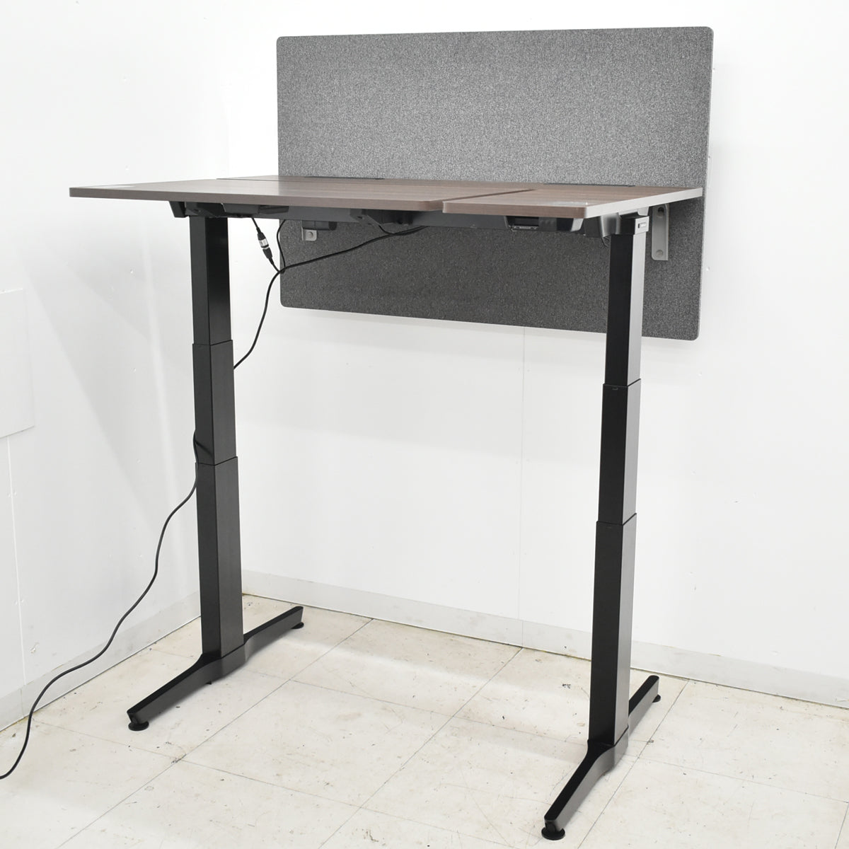 【中古】オカムラ　リーガス　電動昇降デスク　デスクトップパネル　天板傾斜機能付　2021年製　幅1150　2025111305【中古オフィス家具】