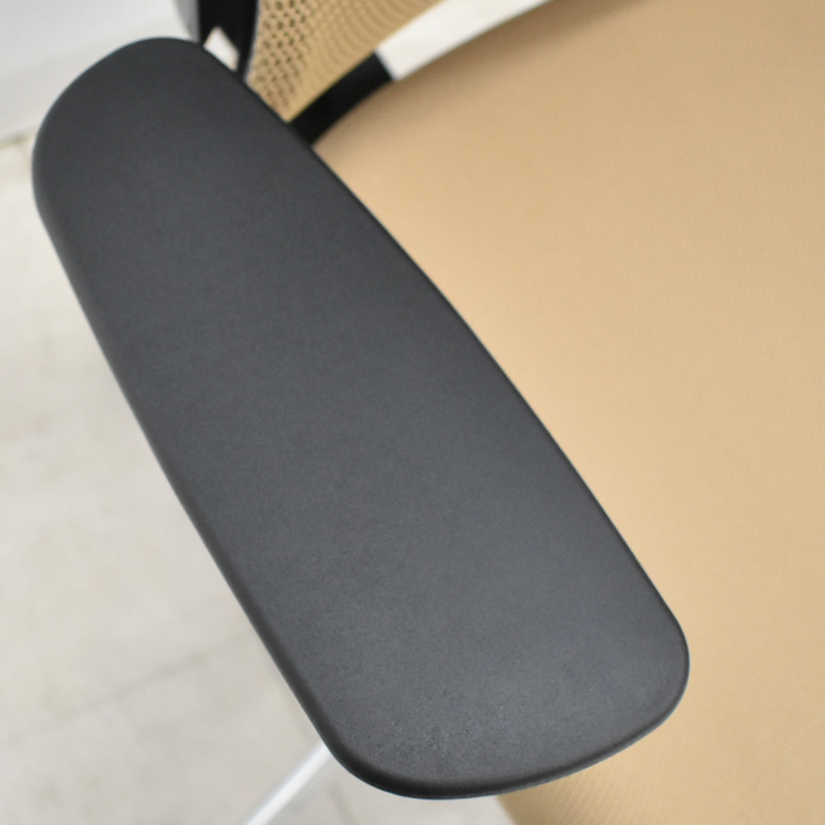 【中古】コクヨ　デュオラ　固定肘　ハンガー　ポリッシュ　2020年製　2025111403【中古オフィス家具】