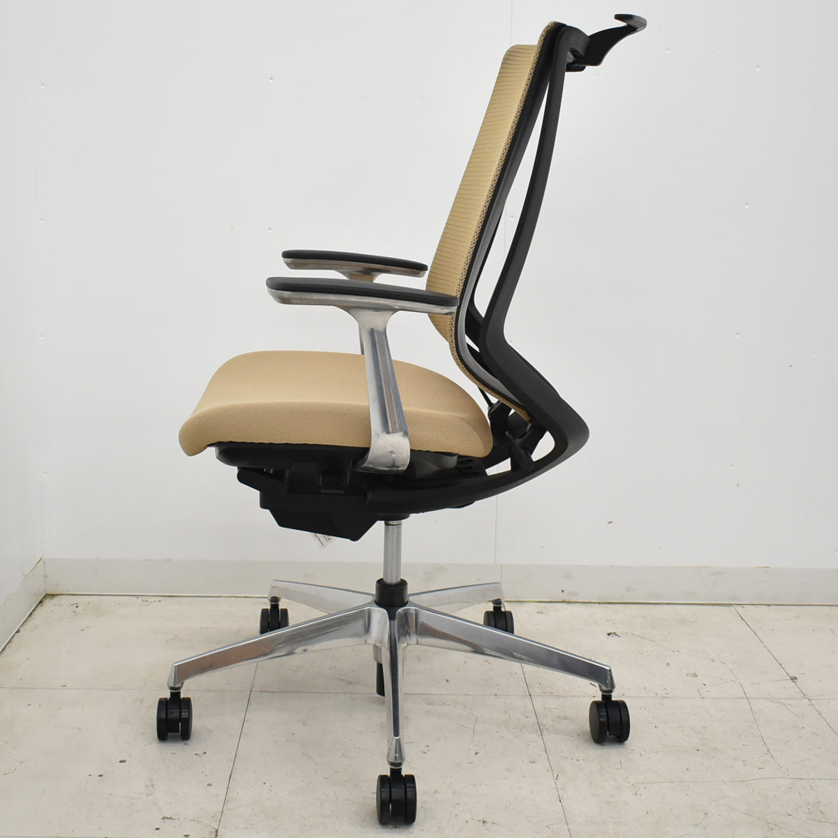 【中古】コクヨ　デュオラ　固定肘　ハンガー　ポリッシュ　2020年製　2025111403【中古オフィス家具】