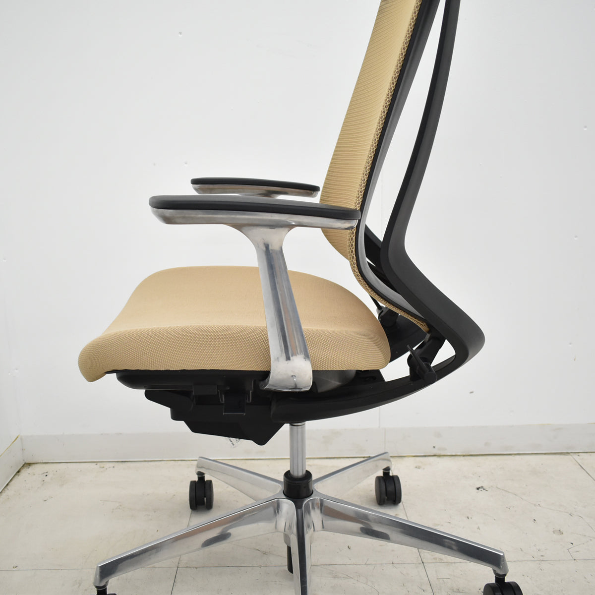 【中古】コクヨ　デュオラ　固定肘　ハンガー　ポリッシュ　2020年製　2025111403【中古オフィス家具】