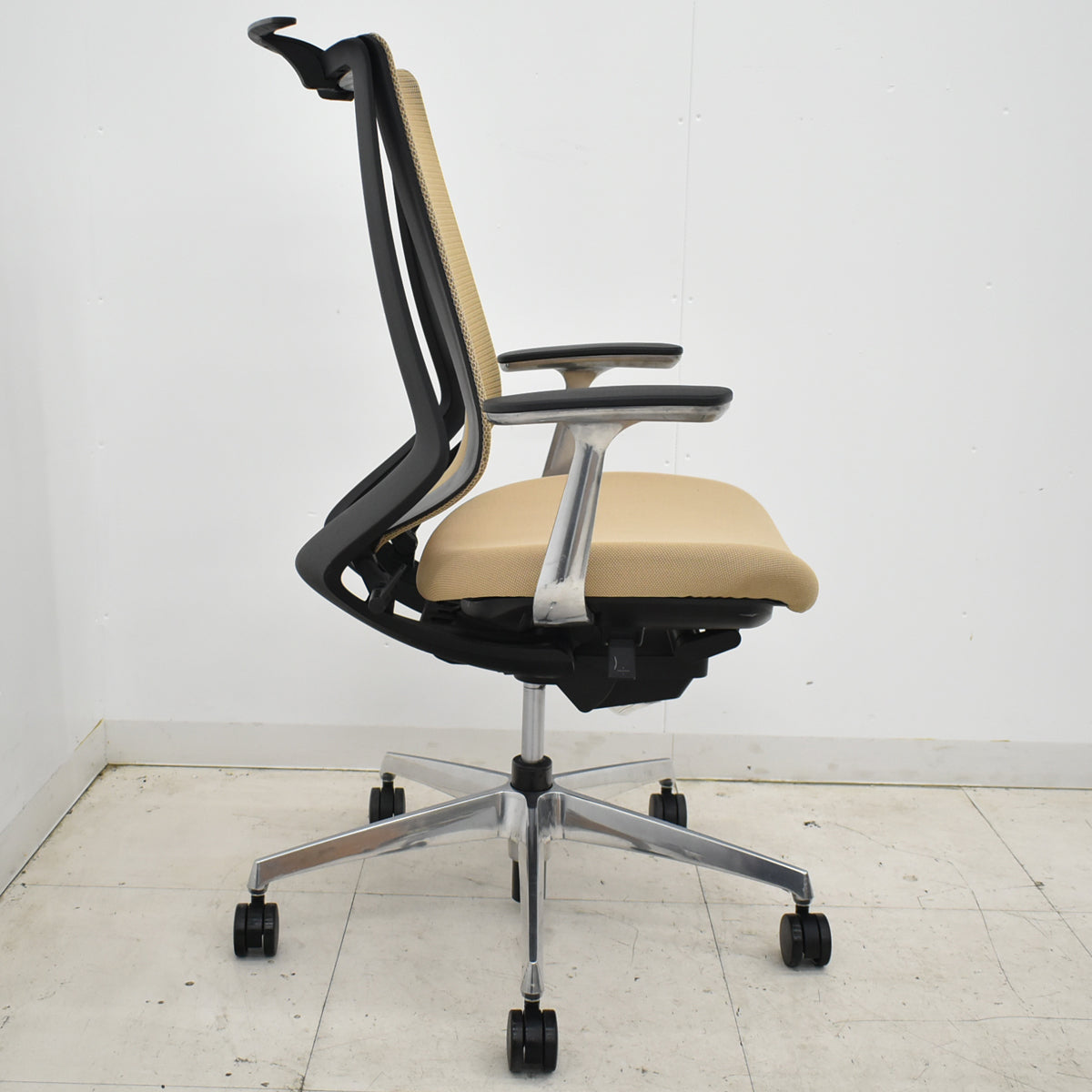 【中古】コクヨ　デュオラ　固定肘　ハンガー　ポリッシュ　2020年製　2025111403【中古オフィス家具】