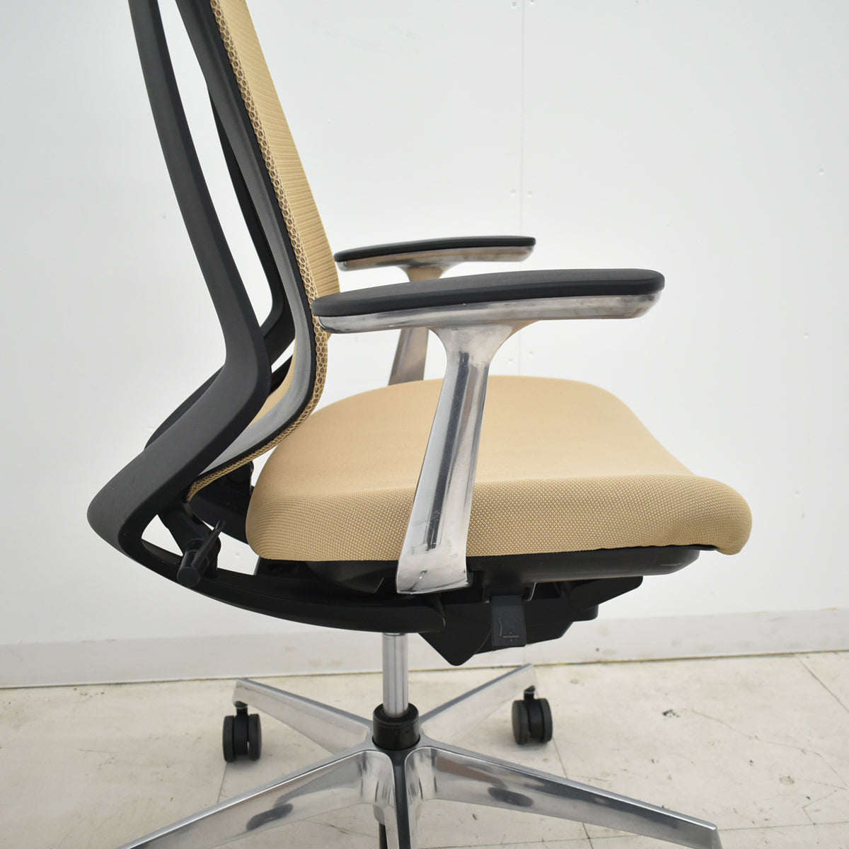 【中古】コクヨ　デュオラ　固定肘　ハンガー　ポリッシュ　2020年製　2025111403【中古オフィス家具】