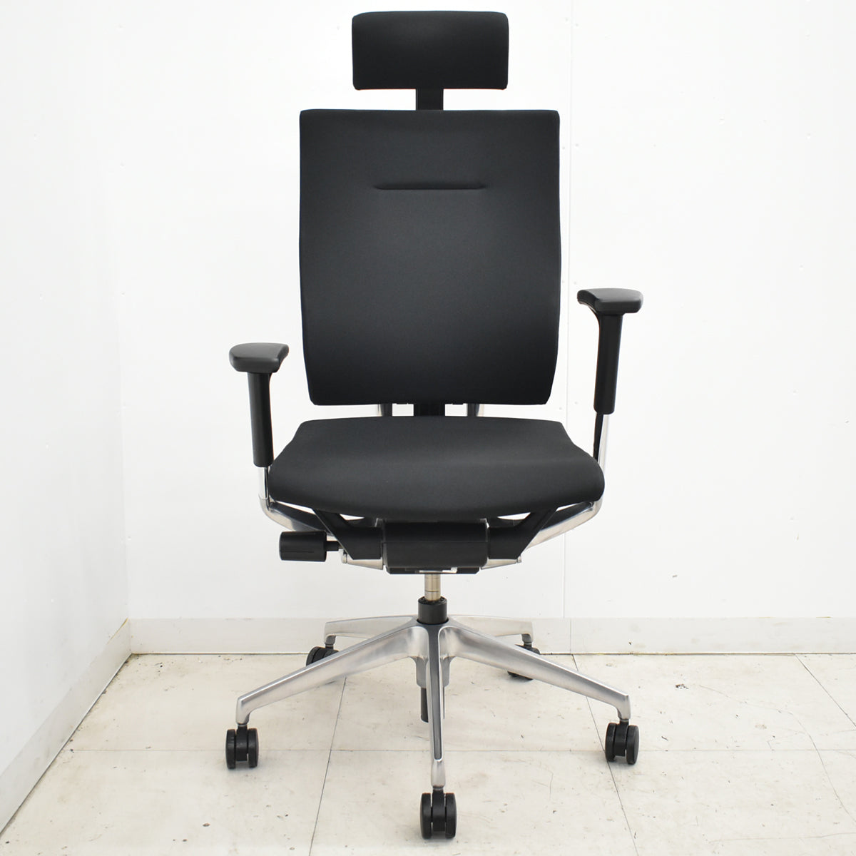 【中古】イトーキ　スピーナ　エクストラハイバック（可動ヘッドレスト）可動肘　アクティブランバーサポート　ポリッシュ　2020年製　2025111701【中古オフィス家具】