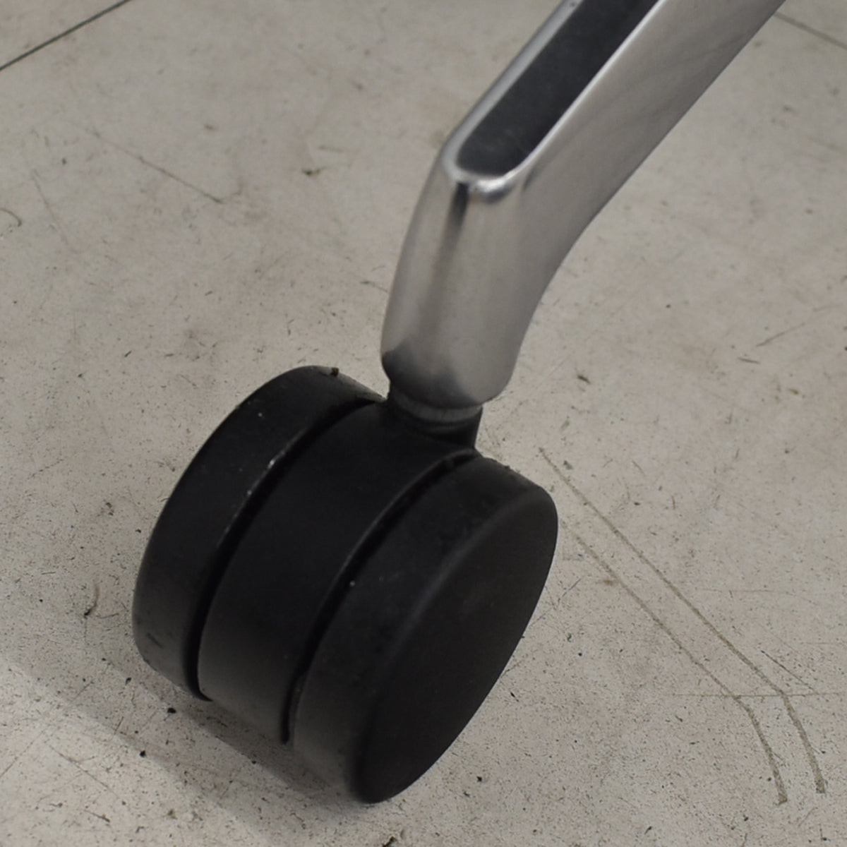 【中古】イトーキ　スピーナ　エクストラハイバック（可動ヘッドレスト）可動肘　アクティブランバーサポート　ポリッシュ　2020年製　2025111701【中古オフィス家具】