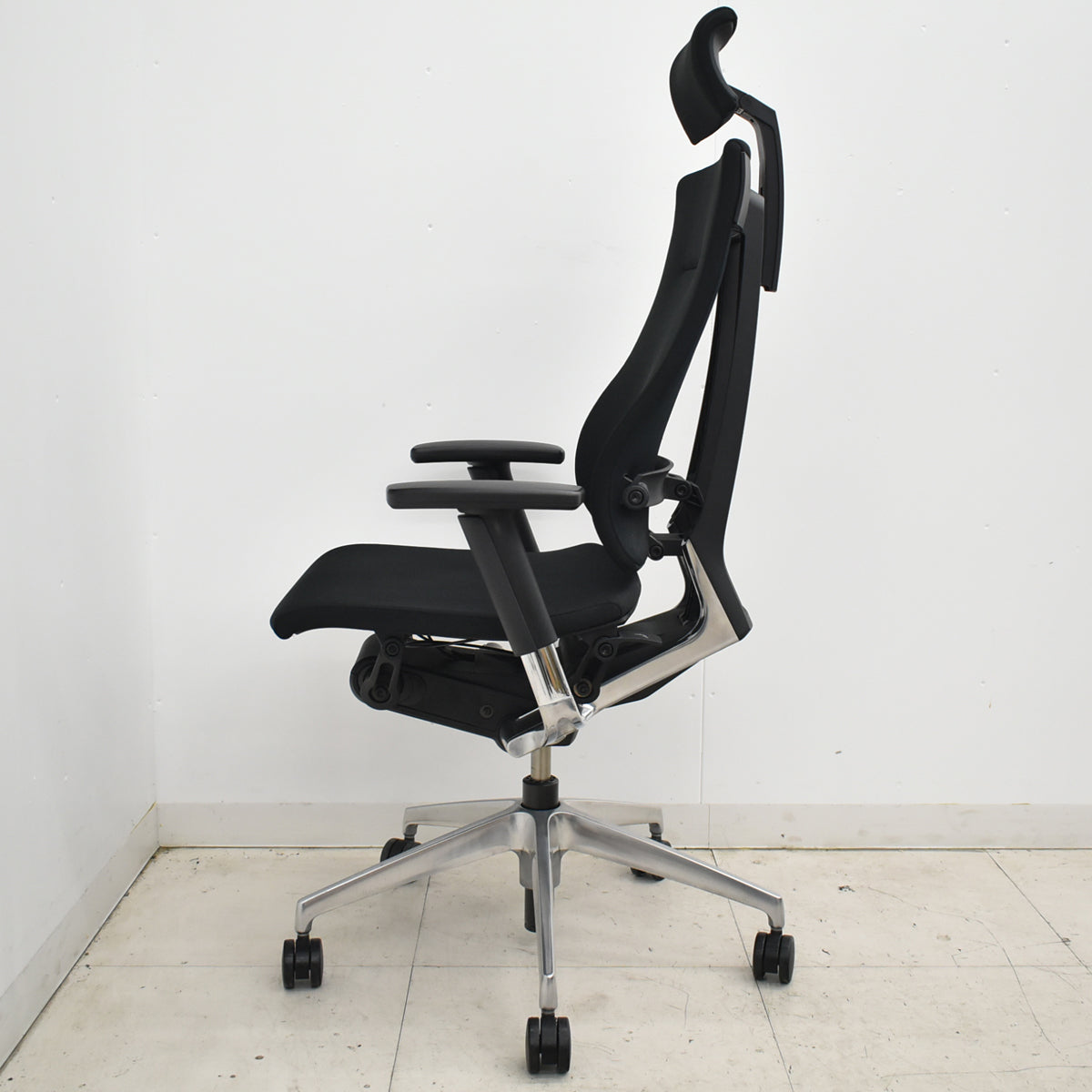 【中古】イトーキ　スピーナ　エクストラハイバック（可動ヘッドレスト）可動肘　アクティブランバーサポート　ポリッシュ　2020年製　2025111701【中古オフィス家具】