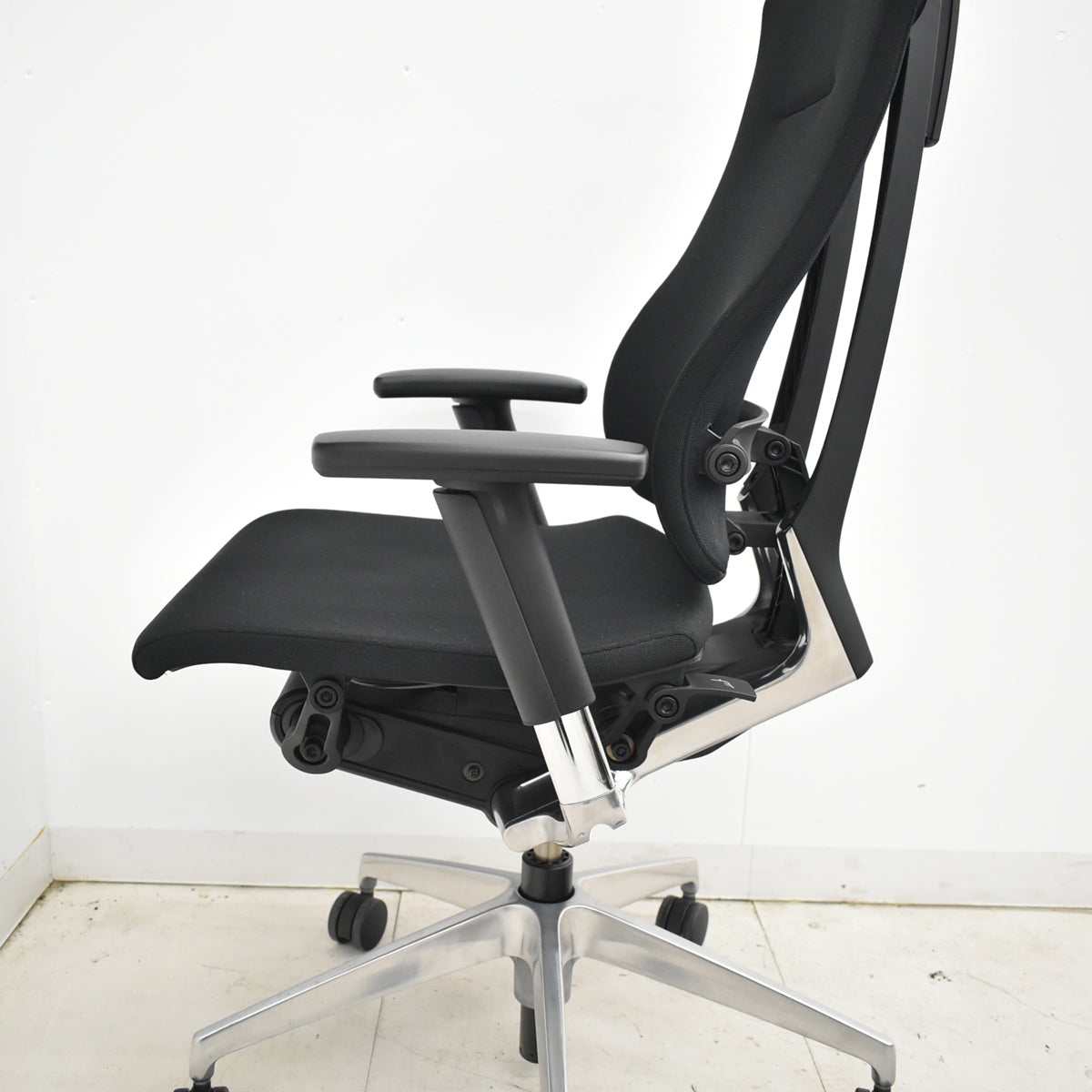 【中古】イトーキ　スピーナ　エクストラハイバック（可動ヘッドレスト）可動肘　アクティブランバーサポート　ポリッシュ　2020年製　2025111701【中古オフィス家具】