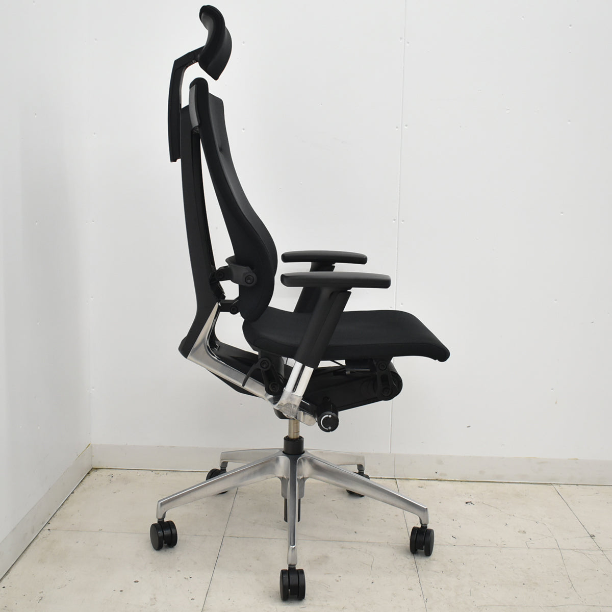 【中古】イトーキ　スピーナ　エクストラハイバック（可動ヘッドレスト）可動肘　アクティブランバーサポート　ポリッシュ　2020年製　2025111701【中古オフィス家具】