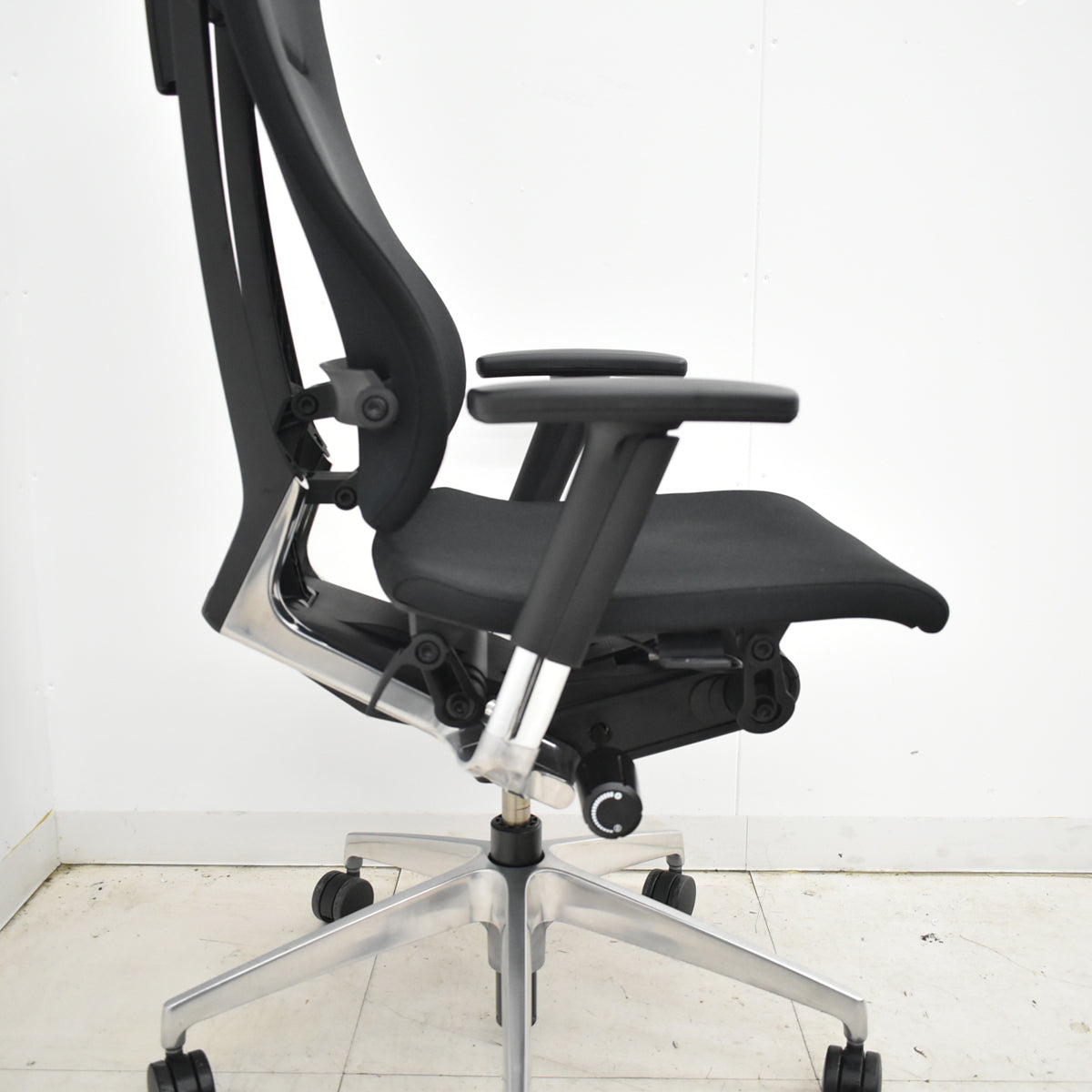 【中古】イトーキ　スピーナ　エクストラハイバック（可動ヘッドレスト）可動肘　アクティブランバーサポート　ポリッシュ　2020年製　2025111701【中古オフィス家具】