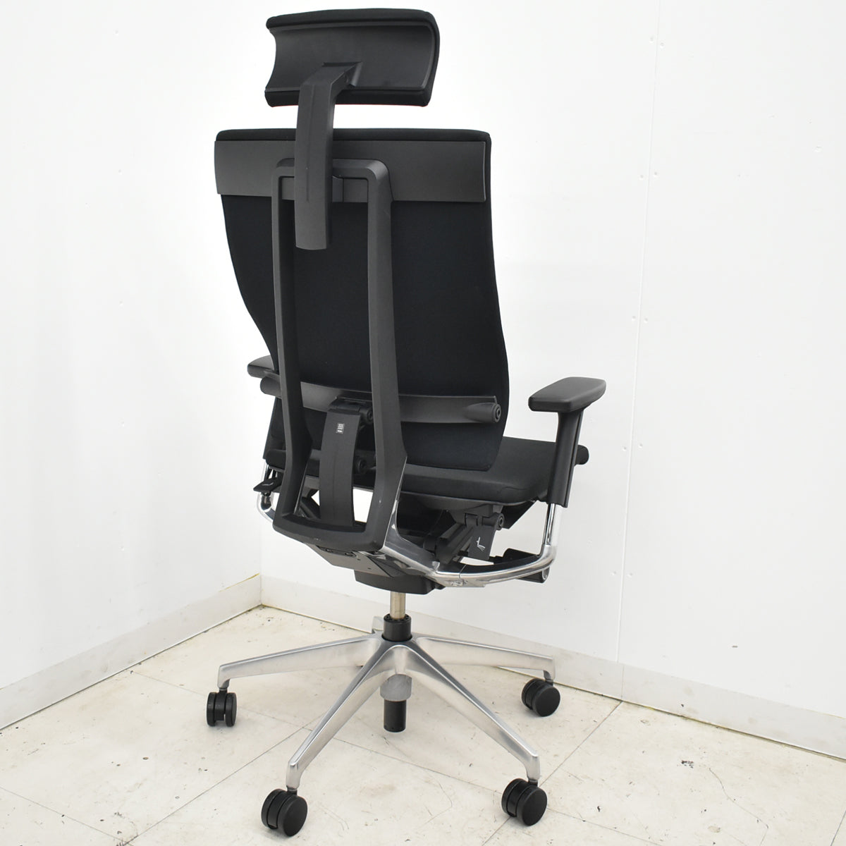 【中古】イトーキ　スピーナ　エクストラハイバック（可動ヘッドレスト）可動肘　アクティブランバーサポート　ポリッシュ　2020年製　2025111701【中古オフィス家具】