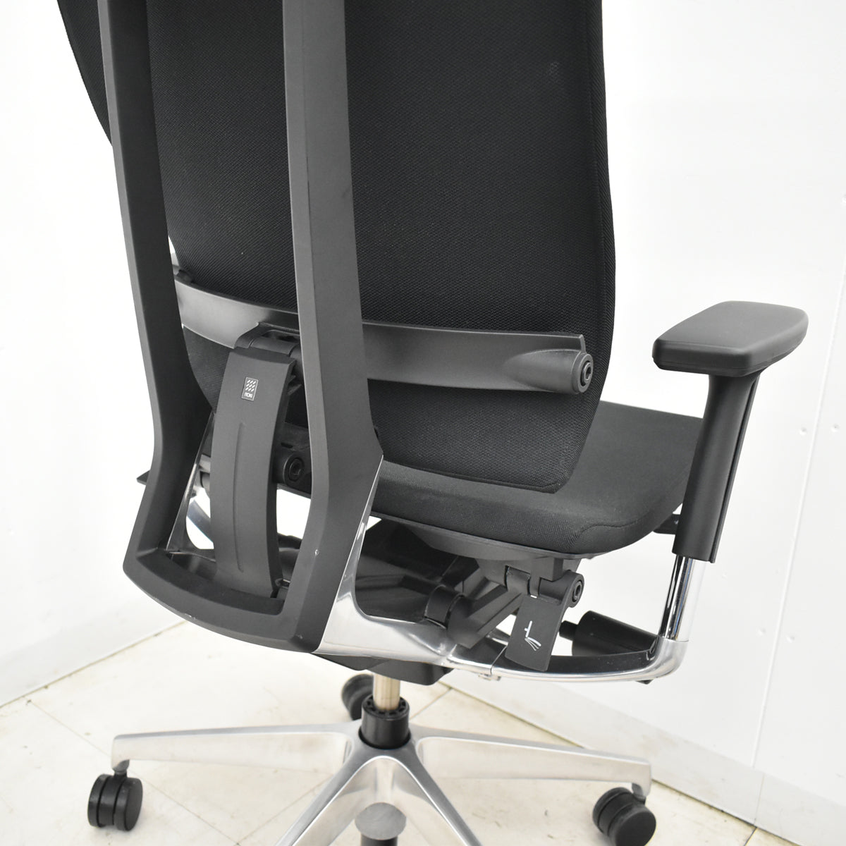 【中古】イトーキ　スピーナ　エクストラハイバック（可動ヘッドレスト）可動肘　アクティブランバーサポート　ポリッシュ　2020年製　2025111701【中古オフィス家具】