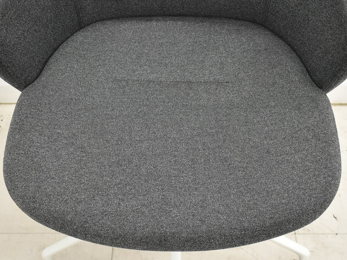 【中古】 オカムラ　ライブス　ワークチェアシリーズ　ローバック　2022年製　2025111702【中古オフィス家具】