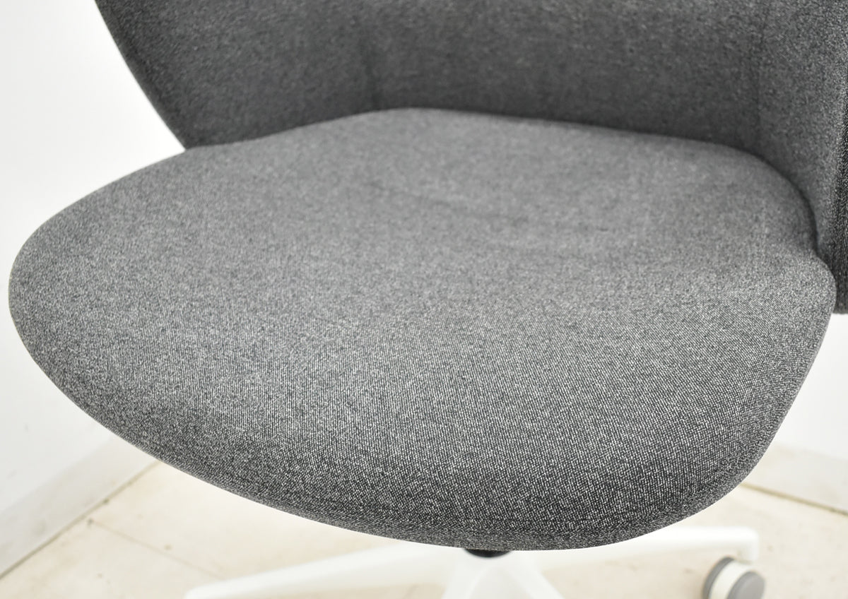 【中古】 オカムラ　ライブス　ワークチェアシリーズ　ローバック　2022年製　2025111702【中古オフィス家具】