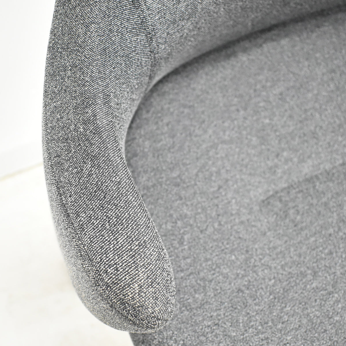 【中古】 オカムラ　ライブス　ワークチェアシリーズ　ローバック　2022年製　2025111702【中古オフィス家具】