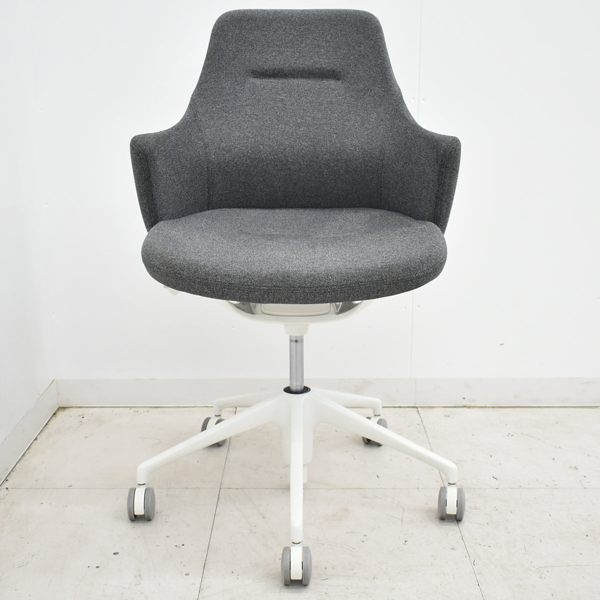 【中古】 オカムラ　ライブス　ワークチェアシリーズ　ローバック　2022年製　2025111702【中古オフィス家具】