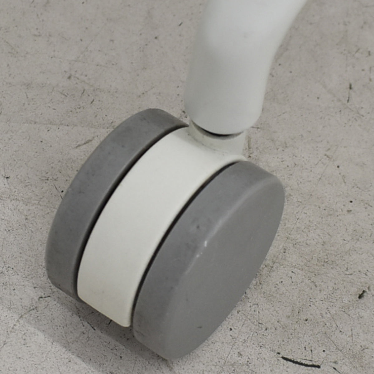 【中古】 オカムラ　ライブス　ワークチェアシリーズ　ローバック　2022年製　2025111702【中古オフィス家具】