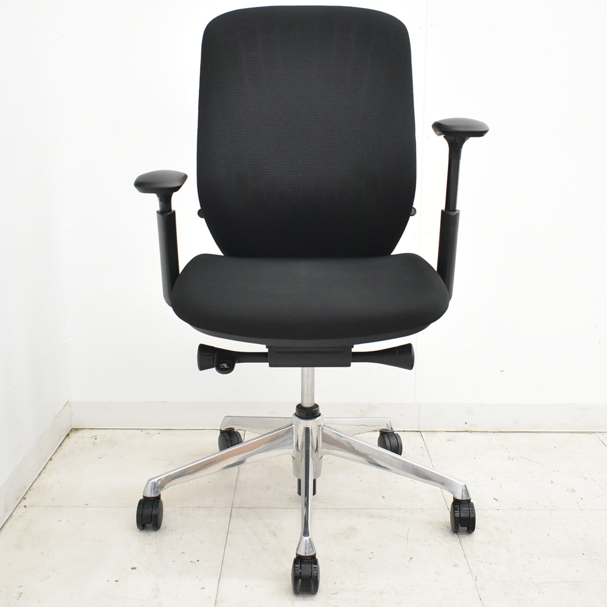 【中古】オカムラ　シルフィー　ハイバック　可動肘　バックカーブアジャスト　前傾機能　ポリッシュ　2025111703【中古オフィス家具】