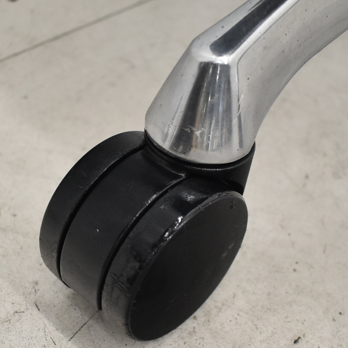 【中古】オカムラ　シルフィー　ハイバック　可動肘　バックカーブアジャスト　前傾機能　ポリッシュ　2025111703【中古オフィス家具】