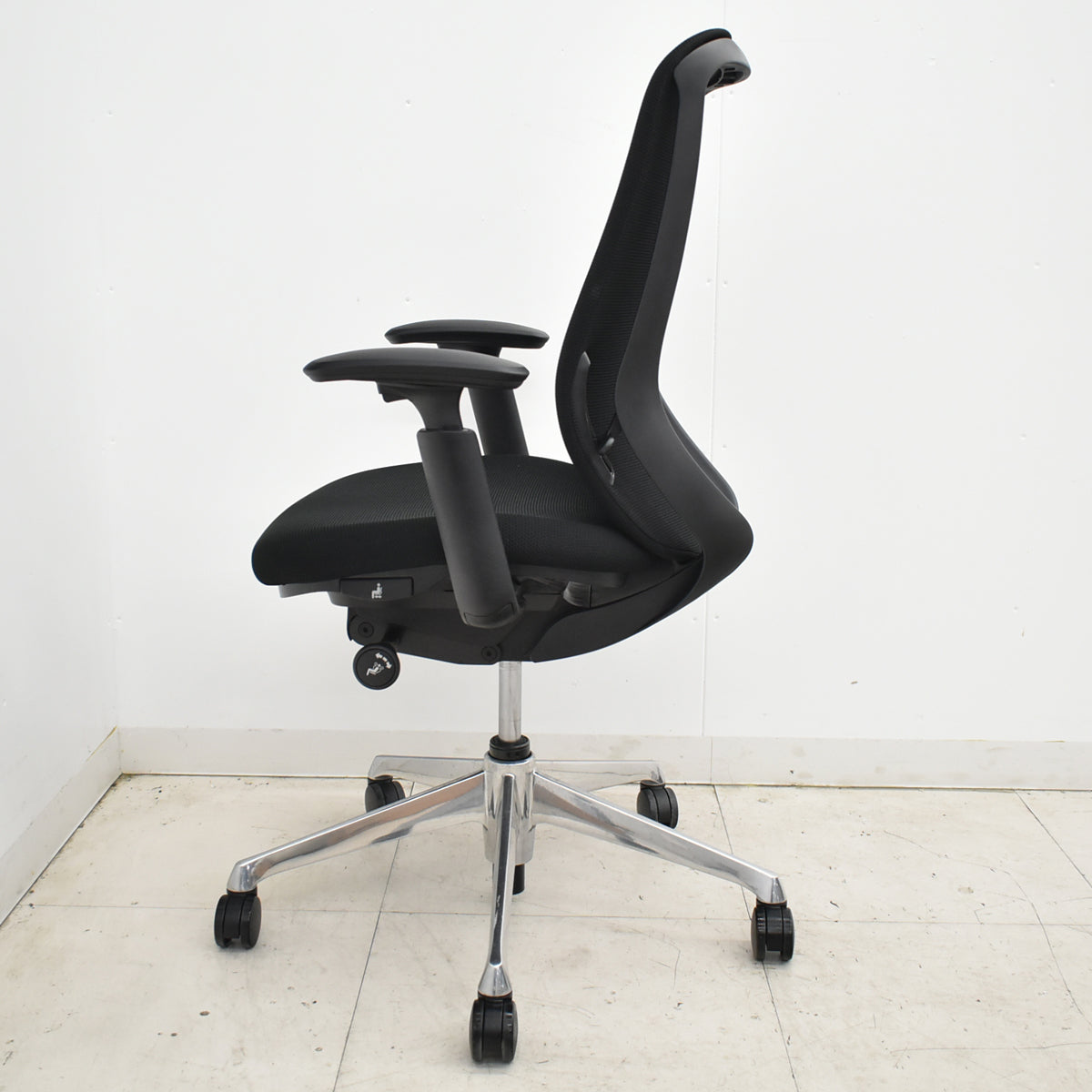 【中古】オカムラ　シルフィー　ハイバック　可動肘　バックカーブアジャスト　前傾機能　ポリッシュ　2025111703【中古オフィス家具】