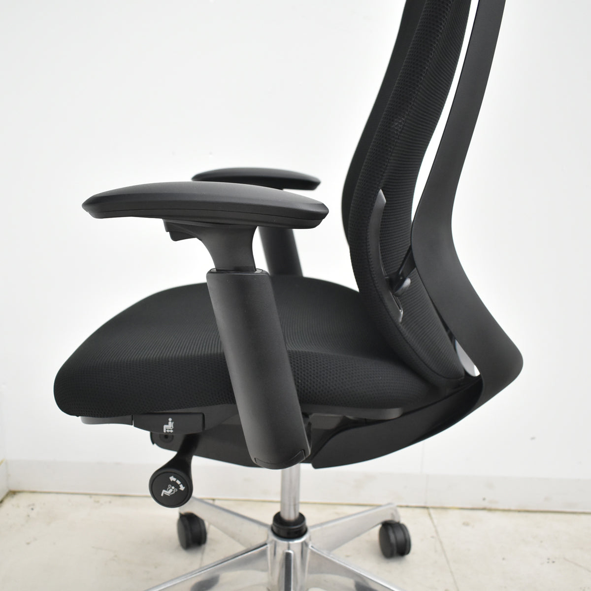 【中古】オカムラ　シルフィー　ハイバック　可動肘　バックカーブアジャスト　前傾機能　ポリッシュ　2025111703【中古オフィス家具】