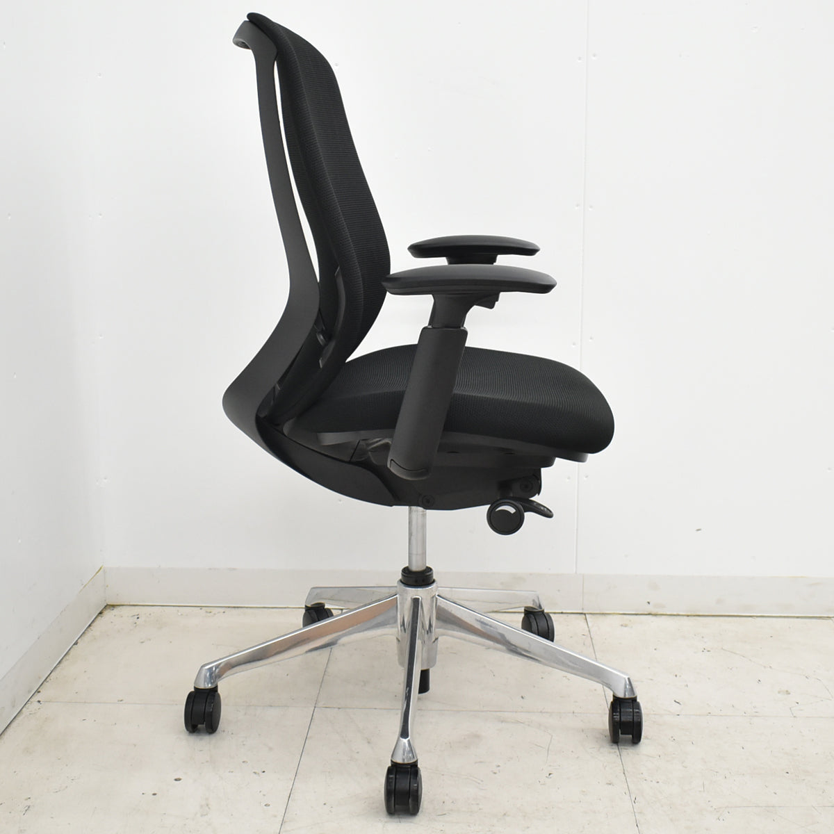 【中古】オカムラ　シルフィー　ハイバック　可動肘　バックカーブアジャスト　前傾機能　ポリッシュ　2025111703【中古オフィス家具】