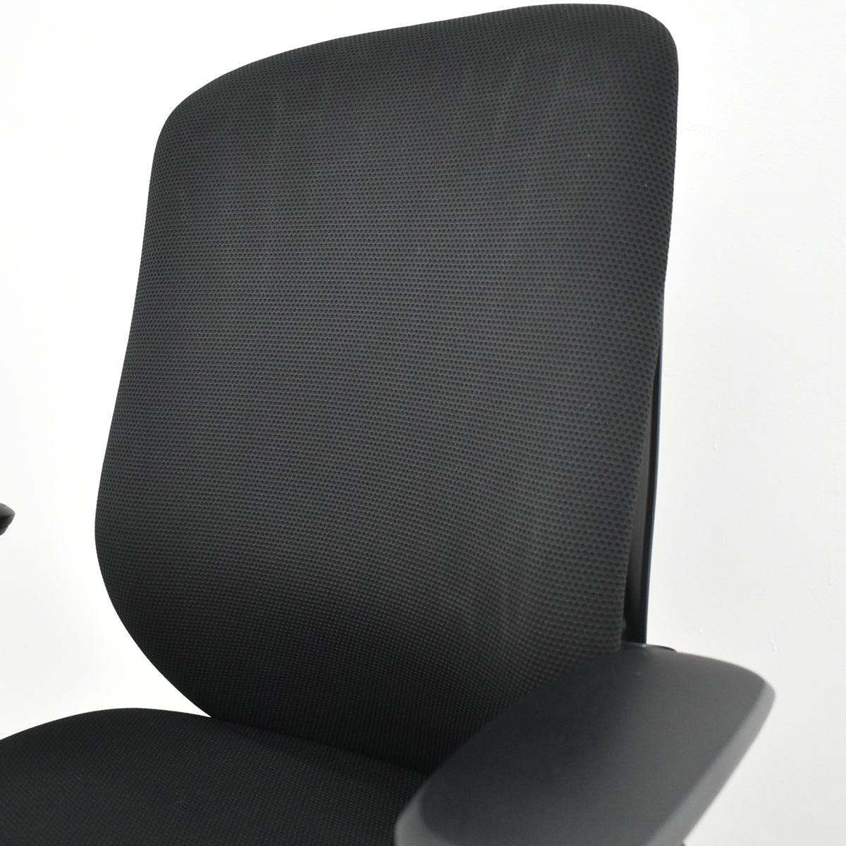 【中古】オカムラ　シルフィー　ハイバック　可動肘　バックカーブアジャスト　前傾機能　ポリッシュ　2025111704【中古オフィス家具】