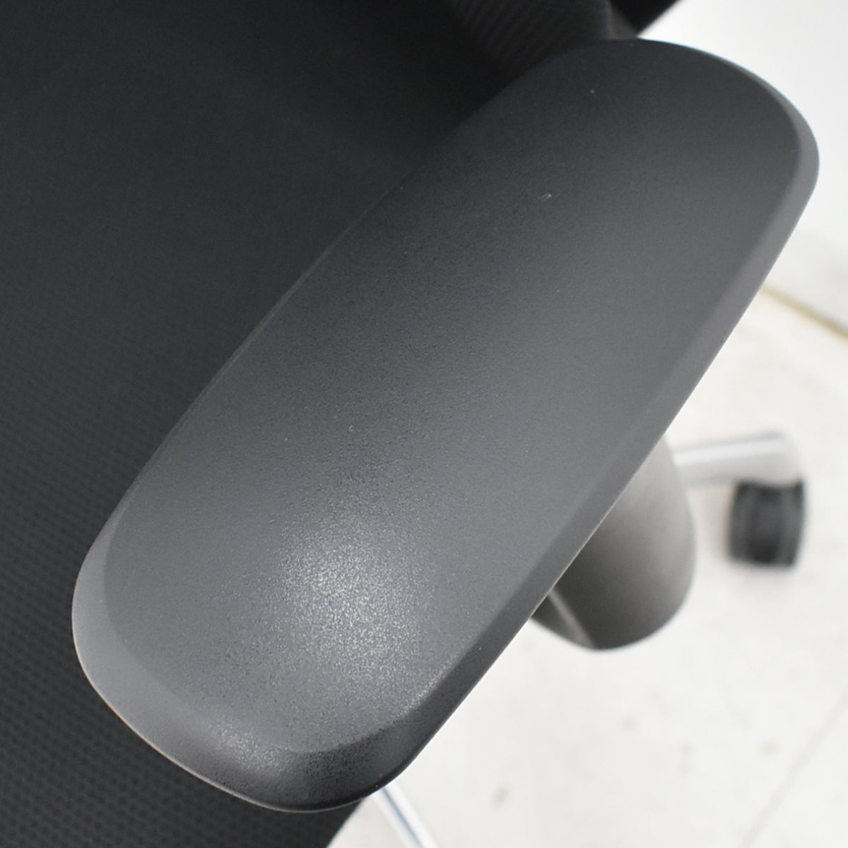 【中古】オカムラ　シルフィー　ハイバック　可動肘　バックカーブアジャスト　前傾機能　ポリッシュ　2025111704【中古オフィス家具】