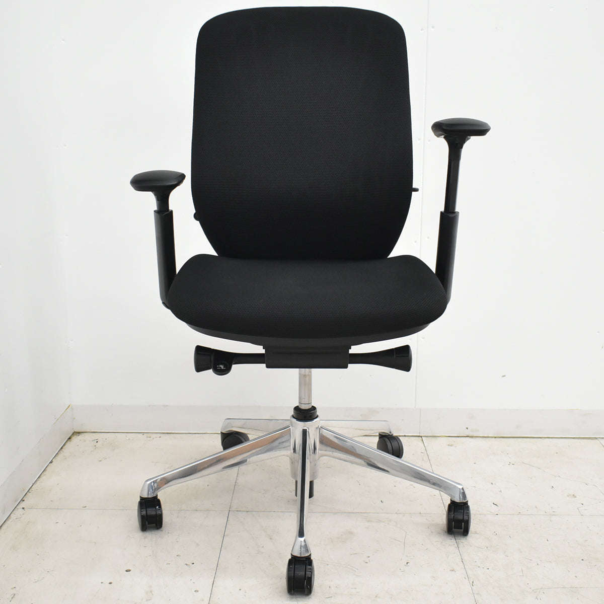 【中古】オカムラ　シルフィー　ハイバック　可動肘　バックカーブアジャスト　前傾機能　ポリッシュ　2025111704【中古オフィス家具】