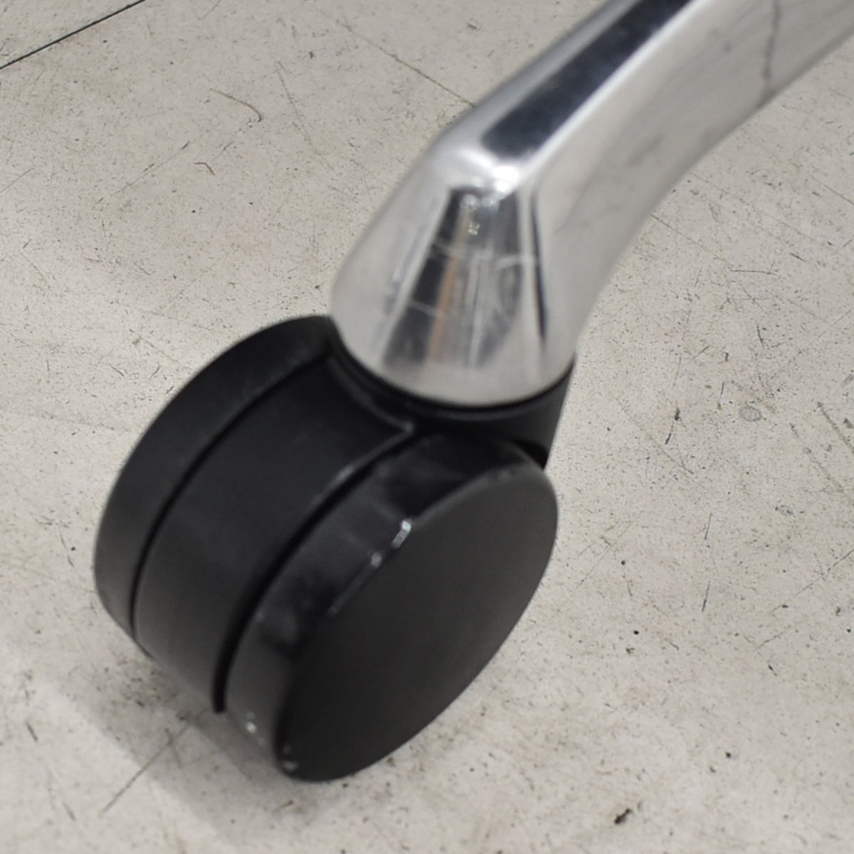 【中古】オカムラ　シルフィー　ハイバック　可動肘　バックカーブアジャスト　前傾機能　ポリッシュ　2025111704【中古オフィス家具】