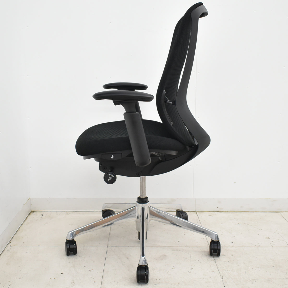 【中古】オカムラ　シルフィー　ハイバック　可動肘　バックカーブアジャスト　前傾機能　ポリッシュ　2025111704【中古オフィス家具】