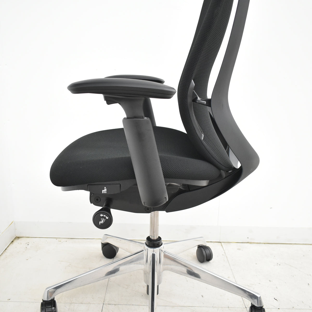 【中古】オカムラ　シルフィー　ハイバック　可動肘　バックカーブアジャスト　前傾機能　ポリッシュ　2025111704【中古オフィス家具】