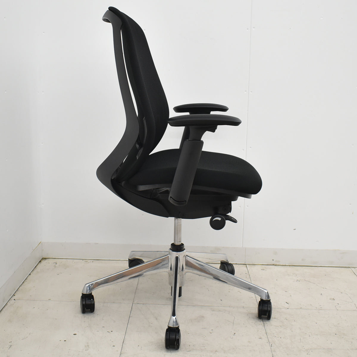 【中古】オカムラ　シルフィー　ハイバック　可動肘　バックカーブアジャスト　前傾機能　ポリッシュ　2025111704【中古オフィス家具】