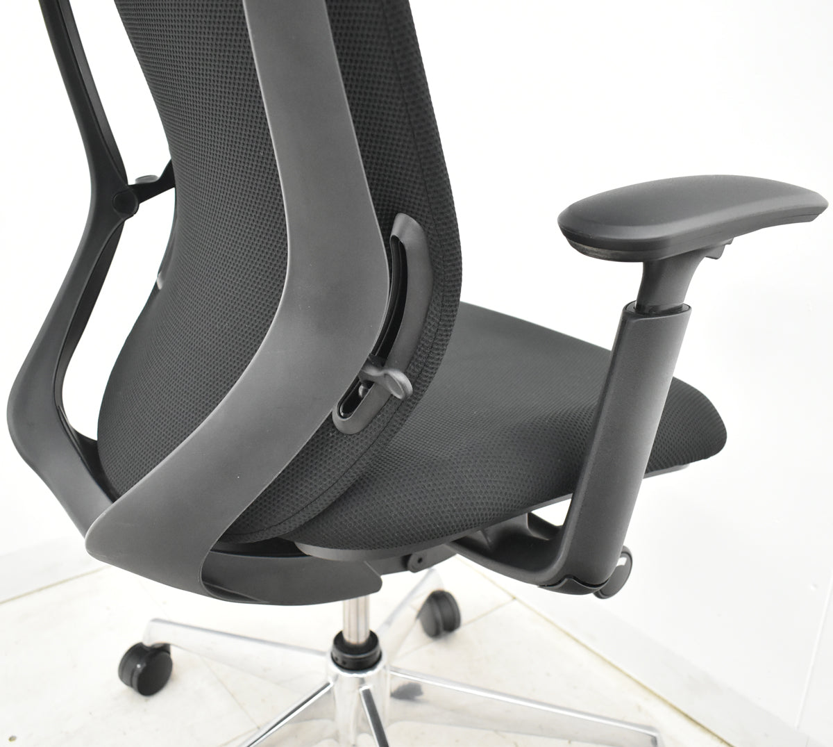 【中古】オカムラ　シルフィー　ハイバック　可動肘　バックカーブアジャスト　前傾機能　ポリッシュ　2025111704【中古オフィス家具】