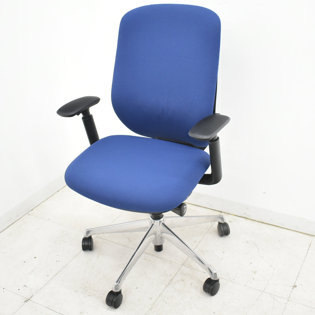 【中古】オカムラ　シルフィー　ハイバック　可動肘　バックカーブアジャスト　前傾機能　ポリッシュ　2025111705【中古オフィス家具】