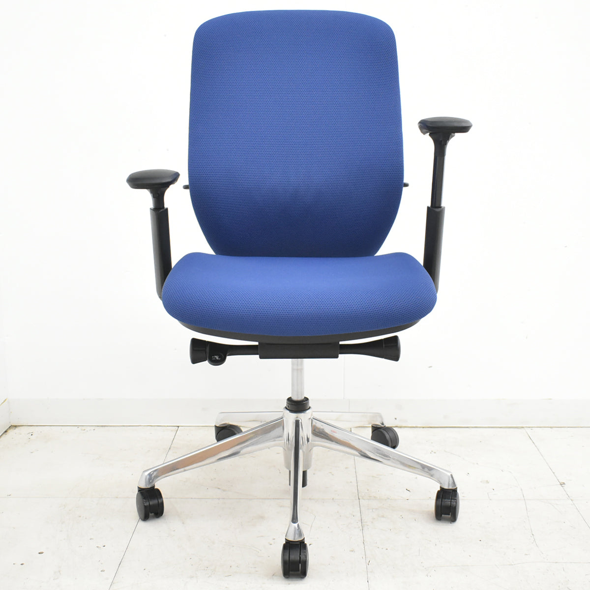 【中古】オカムラ　シルフィー　ハイバック　可動肘　バックカーブアジャスト　前傾機能　ポリッシュ　2025111705【中古オフィス家具】