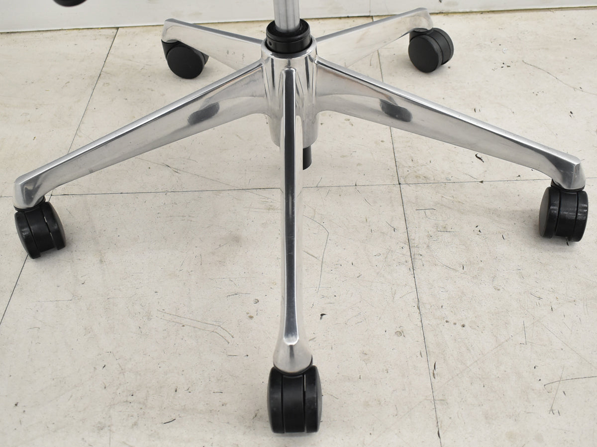 【中古】オカムラ　シルフィー　ハイバック　可動肘　バックカーブアジャスト　前傾機能　ポリッシュ　2025111705【中古オフィス家具】