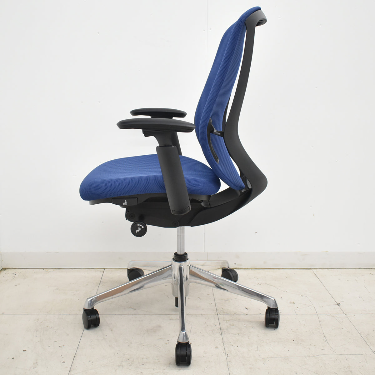 【中古】オカムラ　シルフィー　ハイバック　可動肘　バックカーブアジャスト　前傾機能　ポリッシュ　2025111705【中古オフィス家具】