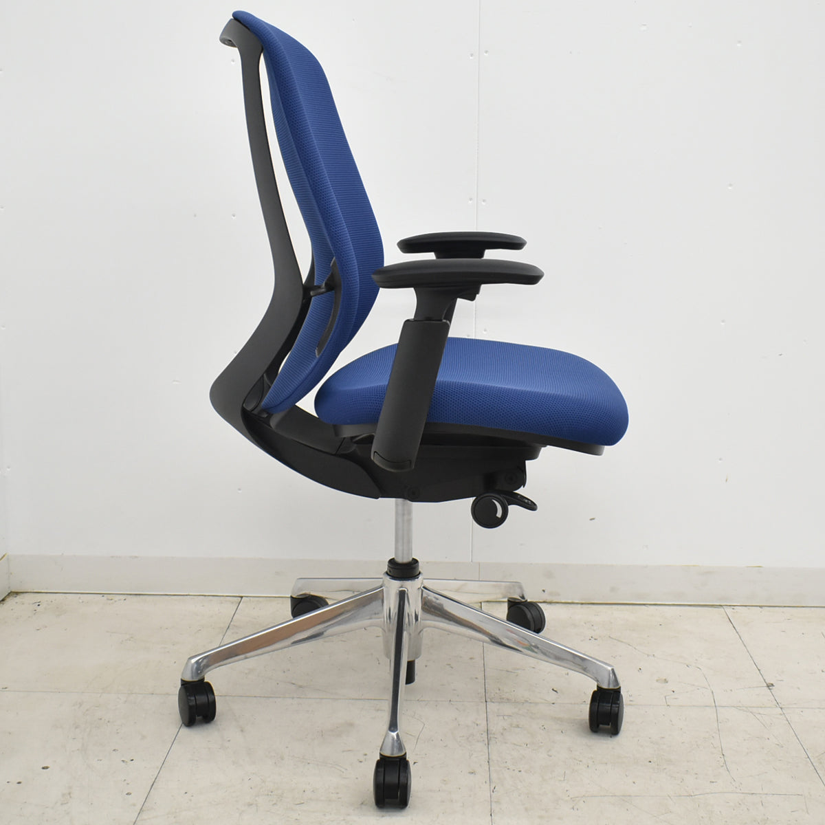 【中古】オカムラ　シルフィー　ハイバック　可動肘　バックカーブアジャスト　前傾機能　ポリッシュ　2025111705【中古オフィス家具】