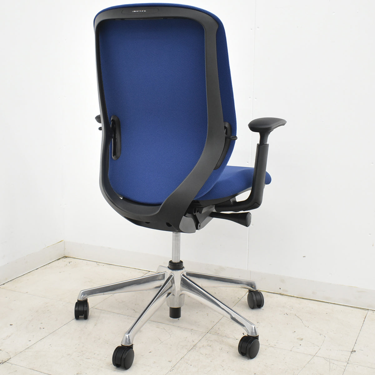 【中古】オカムラ　シルフィー　ハイバック　可動肘　バックカーブアジャスト　前傾機能　ポリッシュ　2025111705【中古オフィス家具】