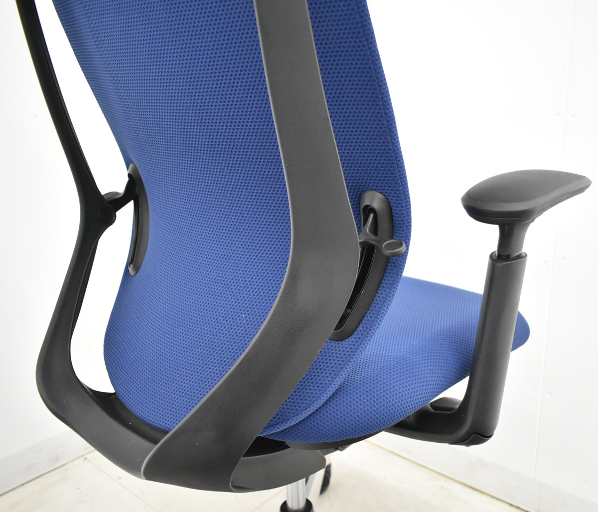 【中古】オカムラ　シルフィー　ハイバック　可動肘　バックカーブアジャスト　前傾機能　ポリッシュ　2025111706【中古オフィス家具】