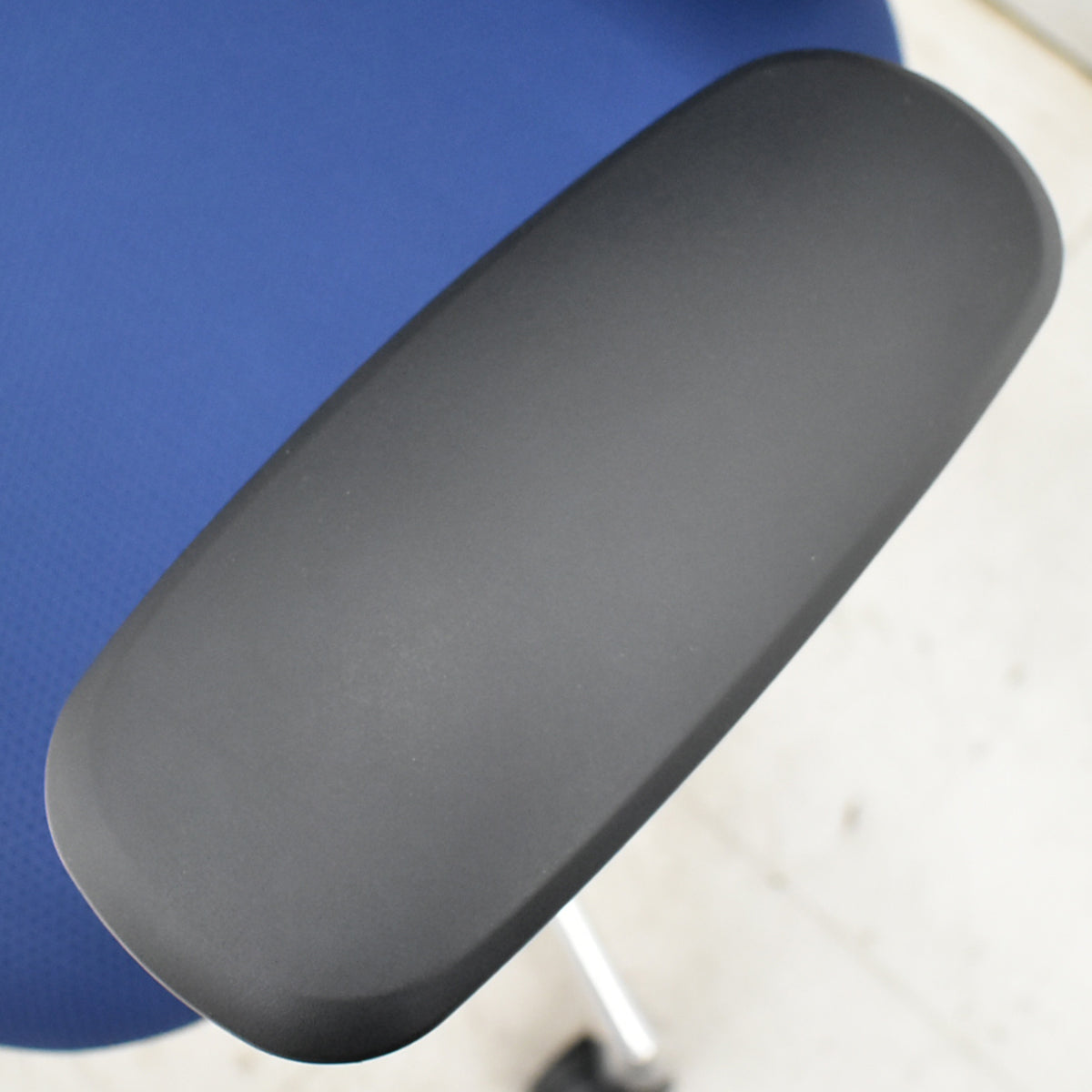 【中古】オカムラ　シルフィー　ハイバック　可動肘　バックカーブアジャスト　前傾機能　ポリッシュ　2025111706【中古オフィス家具】