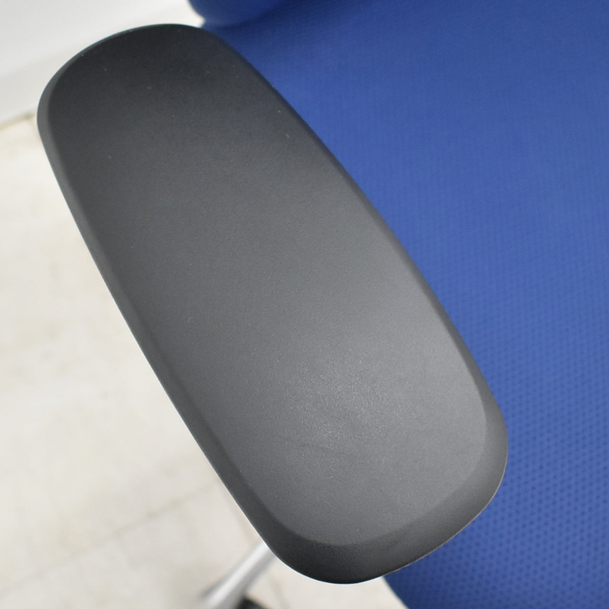 【中古】オカムラ　シルフィー　ハイバック　可動肘　バックカーブアジャスト　前傾機能　ポリッシュ　2025111706【中古オフィス家具】