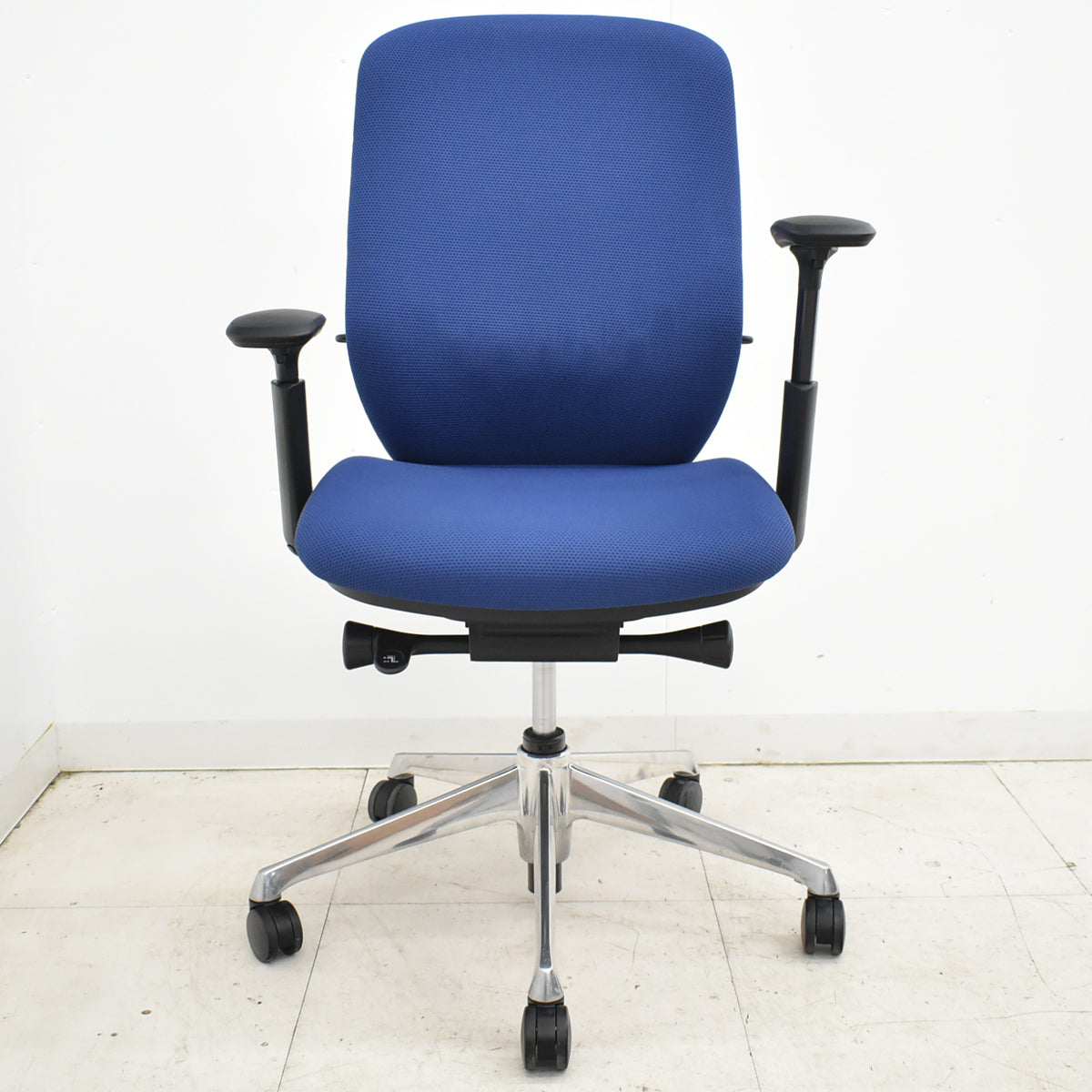 【中古】オカムラ　シルフィー　ハイバック　可動肘　バックカーブアジャスト　前傾機能　ポリッシュ　2025111706【中古オフィス家具】