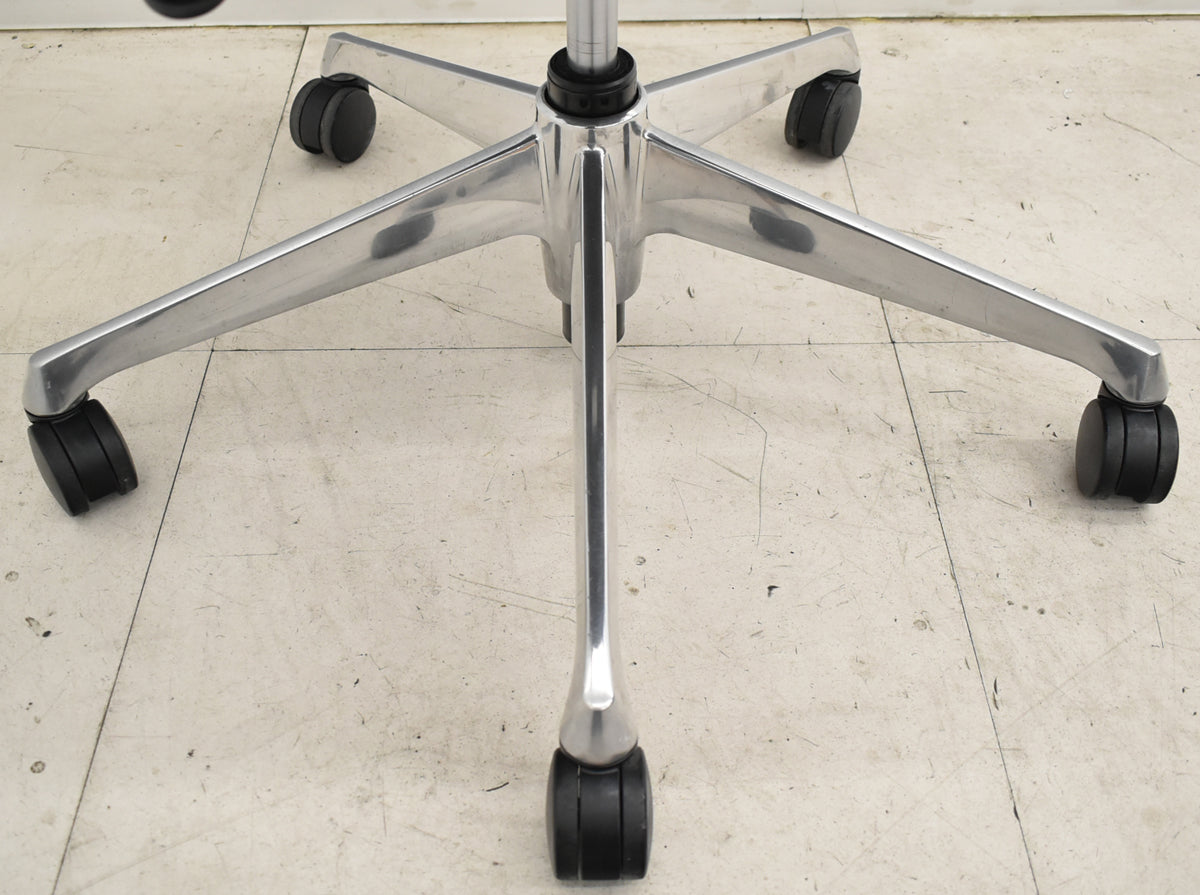 【中古】オカムラ　シルフィー　ハイバック　可動肘　バックカーブアジャスト　前傾機能　ポリッシュ　2025111706【中古オフィス家具】