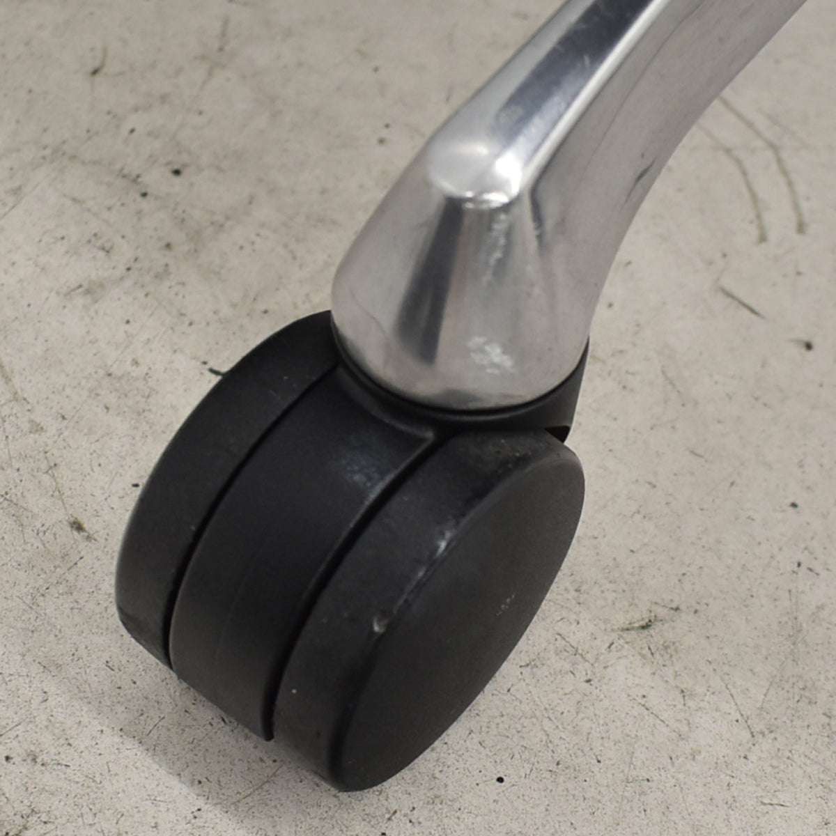 【中古】オカムラ　シルフィー　ハイバック　可動肘　バックカーブアジャスト　前傾機能　ポリッシュ　2025111706【中古オフィス家具】