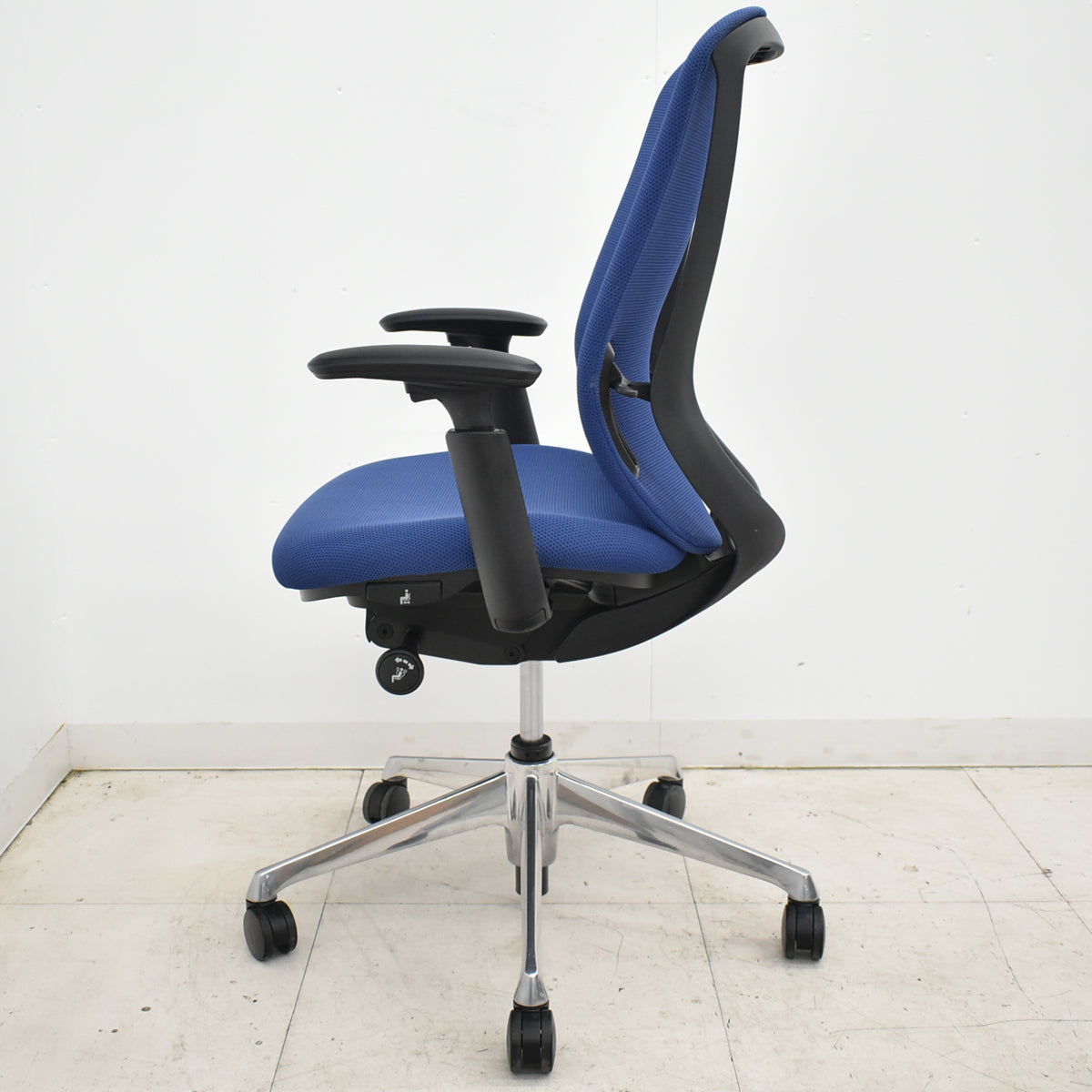 【中古】オカムラ　シルフィー　ハイバック　可動肘　バックカーブアジャスト　前傾機能　ポリッシュ　2025111706【中古オフィス家具】