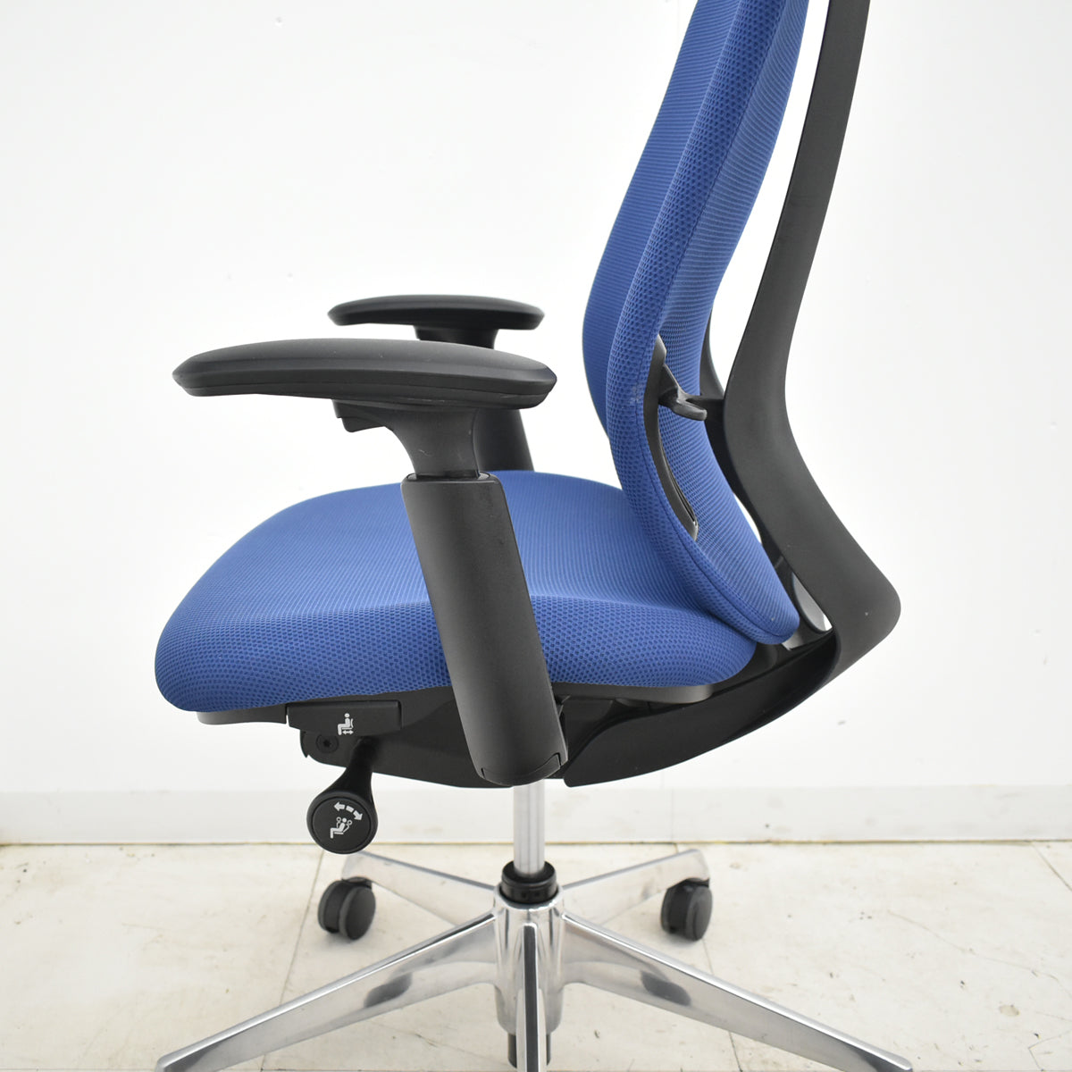 【中古】オカムラ　シルフィー　ハイバック　可動肘　バックカーブアジャスト　前傾機能　ポリッシュ　2025111706【中古オフィス家具】