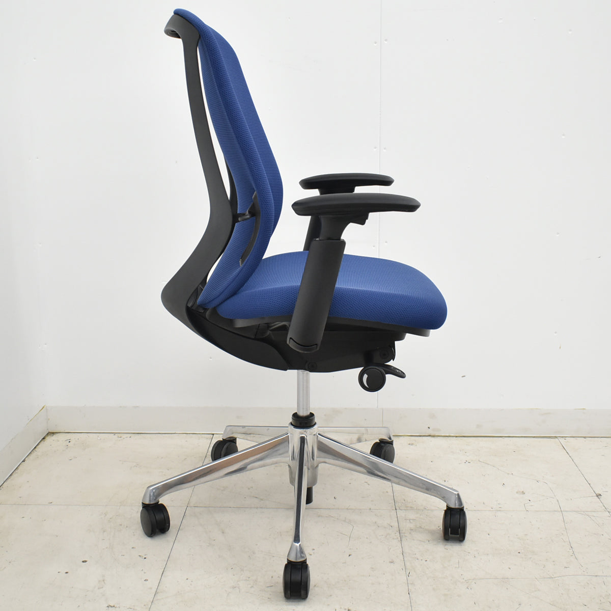 【中古】オカムラ　シルフィー　ハイバック　可動肘　バックカーブアジャスト　前傾機能　ポリッシュ　2025111706【中古オフィス家具】