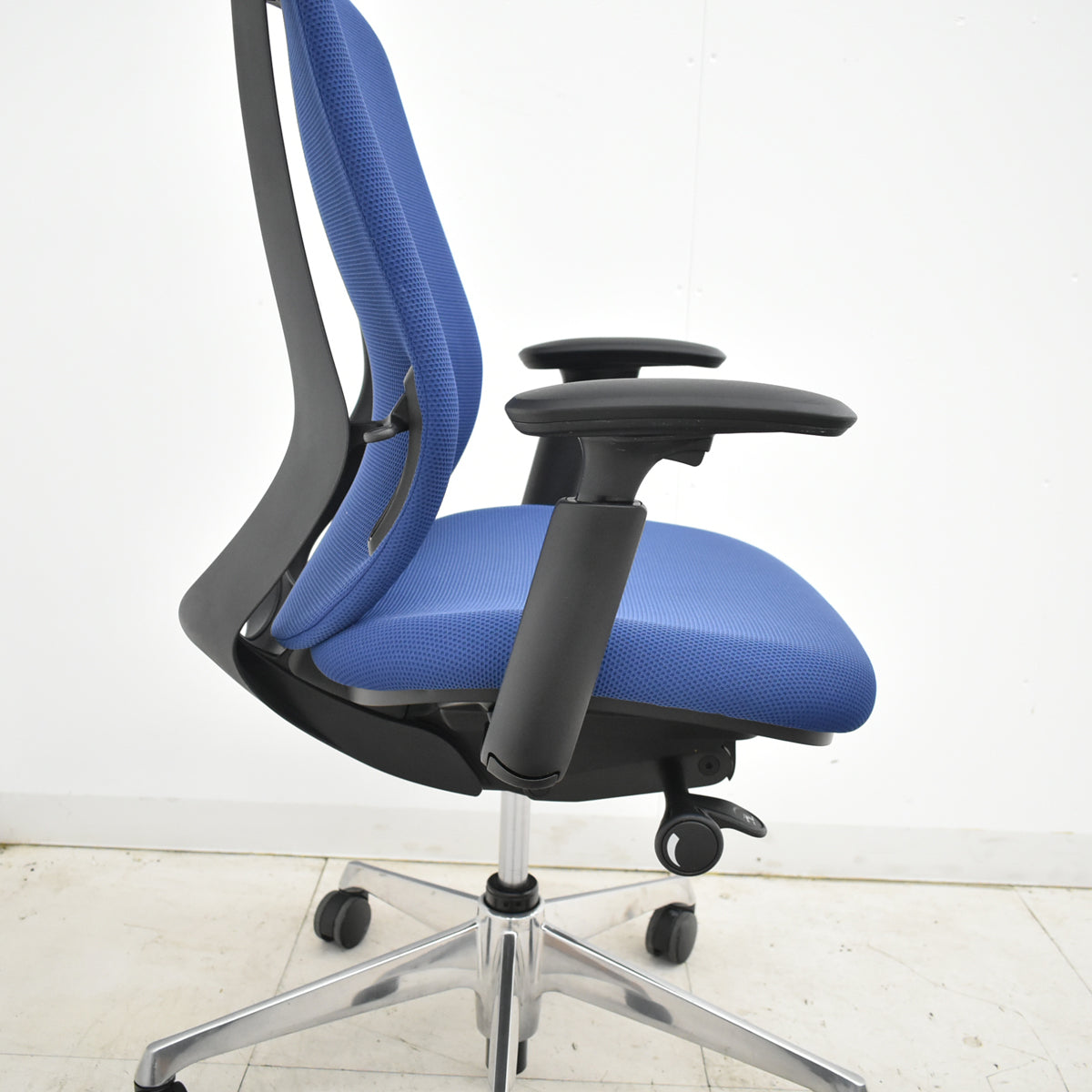 【中古】オカムラ　シルフィー　ハイバック　可動肘　バックカーブアジャスト　前傾機能　ポリッシュ　2025111706【中古オフィス家具】