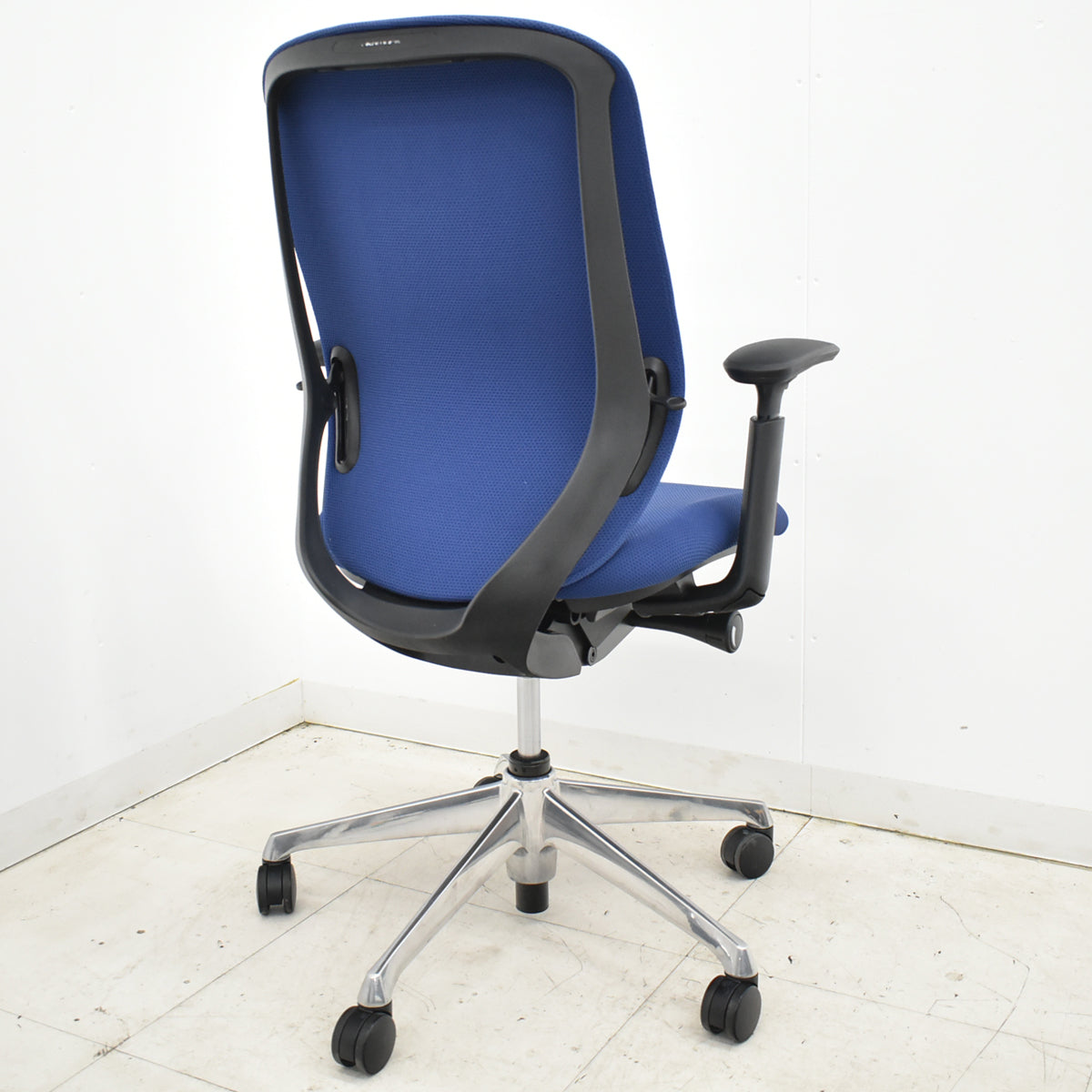 【中古】オカムラ　シルフィー　ハイバック　可動肘　バックカーブアジャスト　前傾機能　ポリッシュ　2025111706【中古オフィス家具】